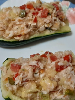 Una foto de Calabacín relleno de pescado (aprovechamiento)