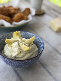 Una foto de Salsa de alcachofa y parmesano