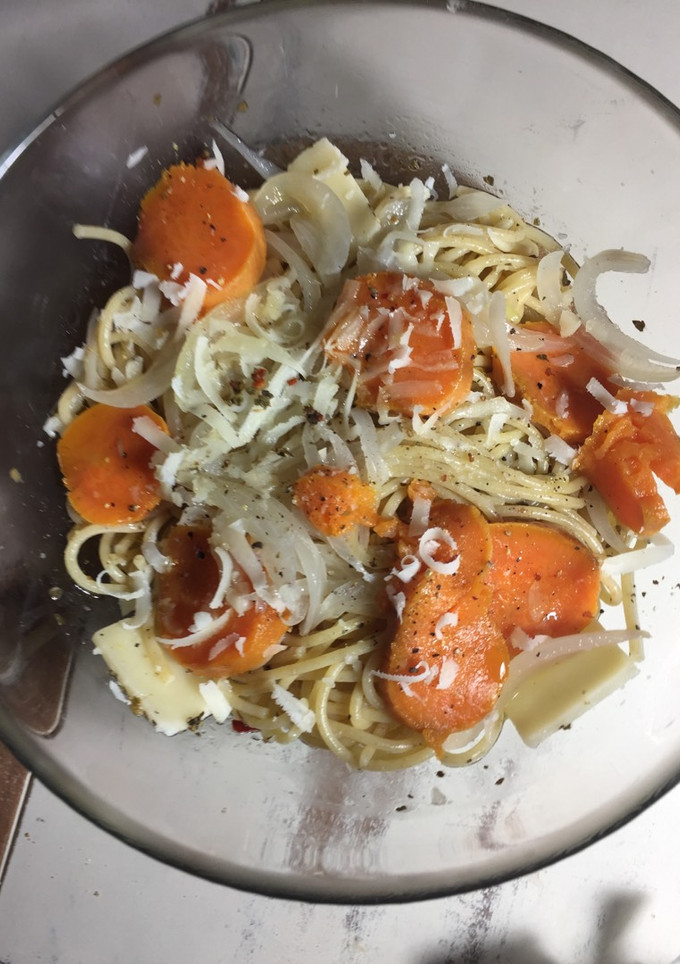 Una foto de Spaguettis con boniato y cebolla caramelizada