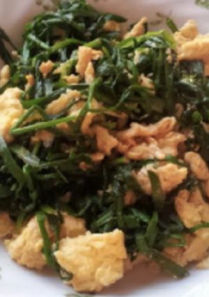 A picture of Fried Eggs and Green Chives.