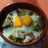 Huevos al horno con brócoli, alcachofas y bacon