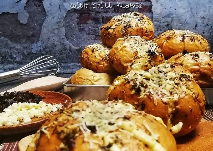 Resipi Korean Cheese Garlic Bread With Chili Flakes Oleh Julia Aleen Aireish Cookpad