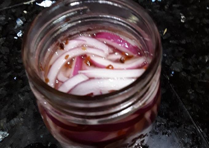 Easy pickled onions