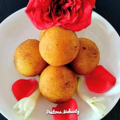 A picture of Suji Manda (Coconut Stuffed Semolina Dumplings).