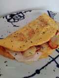 Omelette de patata, jamón y queso