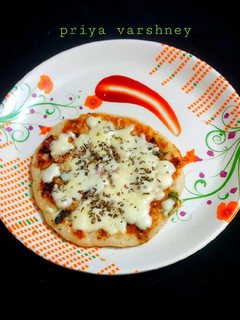 चीजी वेज उत्तपम (Cheesy Veg Uttapam recipe in hindi) रेसिपी मुख्य फोटो