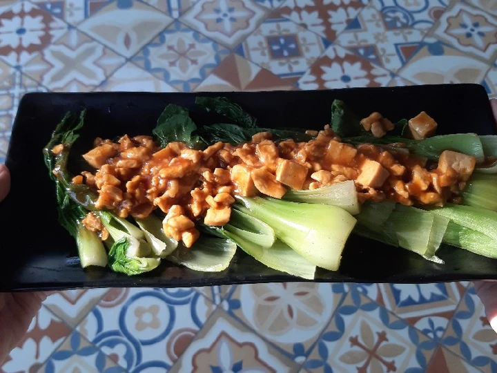 Easy Ways Make Recipes Pokcoy siram ayam tahu the Perfect So Delicious.