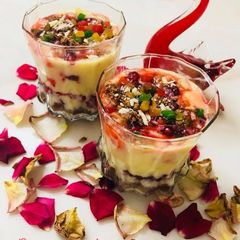A picture of Biscuit custard Pudding.