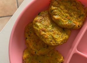 Foto principal de Buñuelos de calabacín y zanahoria. BLW IDEAS