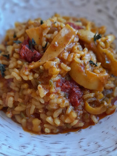 Una foto de Arroz meloso de sepia y sobrasada