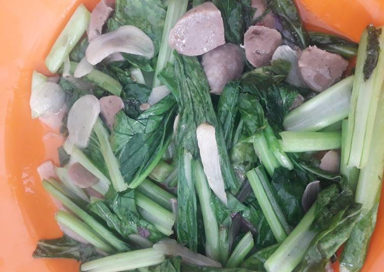 Cara Gampang Menyiapkan Tumis Caisim Bakso Sederhana