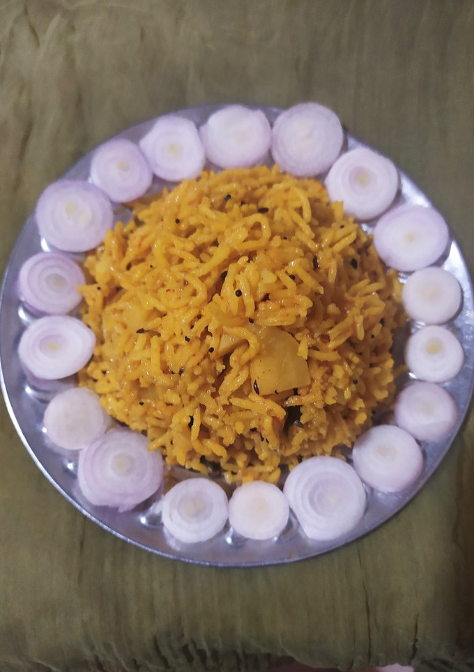 વઘારેલા ભાત (Vagharela Bhat Recipe In Gujarati) રેસીપી મુખ્ય ફોટો