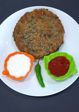 મેથીના ઢેબરા (Methi Dhebra Recipe In Gujarati) રેસીપી મુખ્ય ફોટો