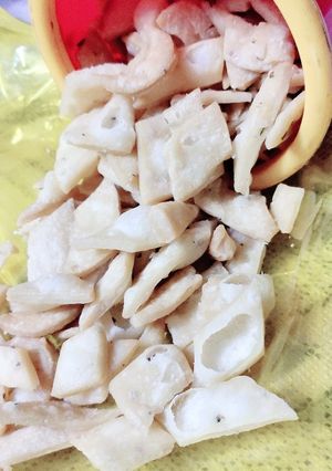 हरी धनिया नमक पारे (hari dhaniya namak pare recipe in Hindi) रेसिपी मुख्य फोटो