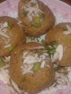आटा, सूजी और बेसन के लड्डू (Aata,suji or besan ke laddo recipe in hindi) रेसिपी मुख्य फोटो