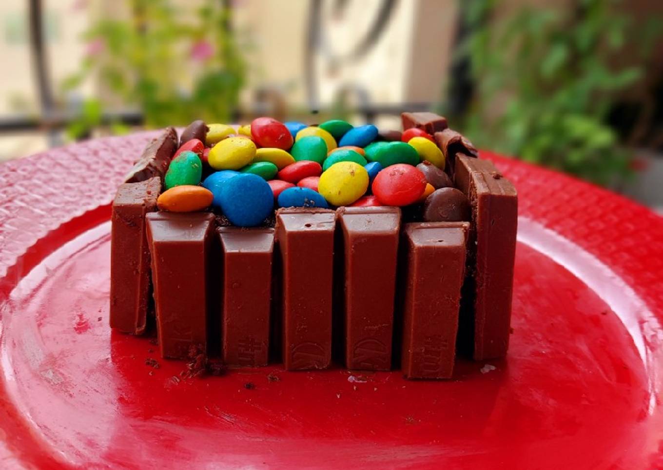 Kitkat cake/pastries