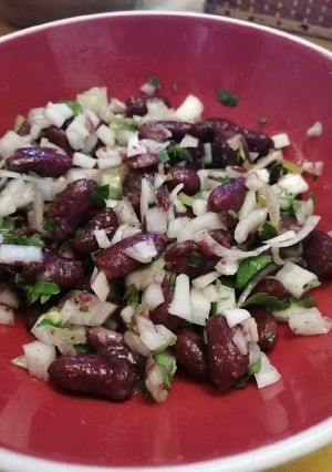 Una foto de Ensalada de porotos rojos