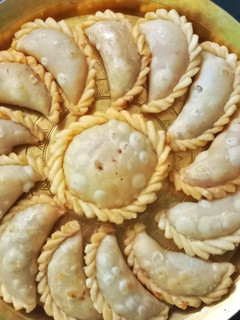 पारंपरिक मावा गुझिया रेसिपी मुख्य फोटो
