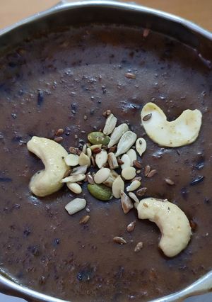 A picture of Black rice pudding.