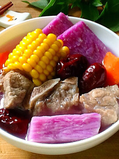 紫山藥玉米排骨湯 的食譜成品照片