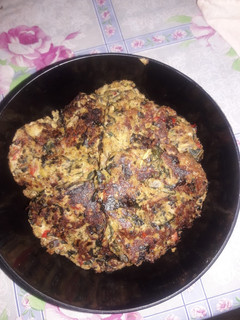 Una foto de Tortitas de hojas y pencas de Brócoli,