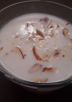 પૌવા ખીર (Poha kheer recipe in gujarati) રેસીપી મુખ્ય ફોટો
