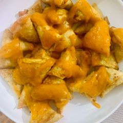 A picture of Street style aloo samosa chutney.