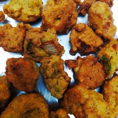 A picture of Moong dal pakode.