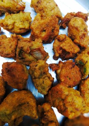 A picture of Moong dal pakode.
