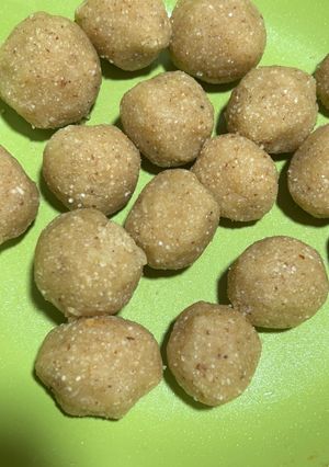 A picture of Rice laddo.