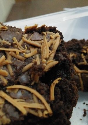 Foto resep Brownis Panggang Crunchy di luar, lembut di dalam