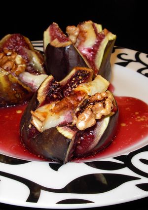 Une photo de Figues rôties au chèvre et vinaigre balsamique