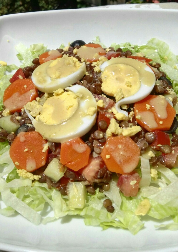 Una foto de Ensalada de lentejas con vinagreta de tahin