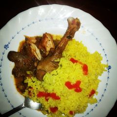 Rice and Chicken(Kuku kienyeji) A picture of Rice and Chicken(Kuku kienyeji).