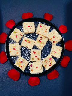 અમૃત પાક (Amrut Paak Recipe In Gujarati) રેસીપી મુખ્ય ફોટો