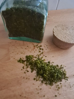 Una foto de Sazonador de kale y avellanas