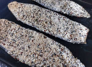 Una foto de Milanesas de berenjena con harina de avena y semillas