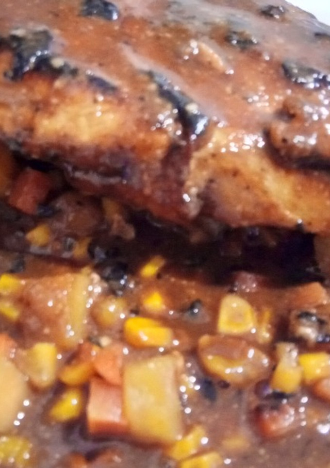 Una foto de Pechugas de Pollo con Salsa de Ostras, Naranja, P.x y Miel con Zanahorias, Manzana y Maíz al Wok