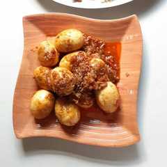 Telur Bumbu Bali রেসিপির প্রধান ছবি