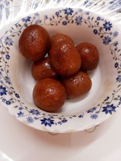 A picture of Bread Gulab Jamun.