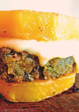 Una foto de Suuuper deliciosa hamburguesa vegetariana! (Mc Donald's tiene competencia! ;)