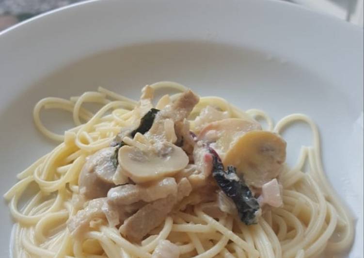 Spaghetti with creamy mushroom