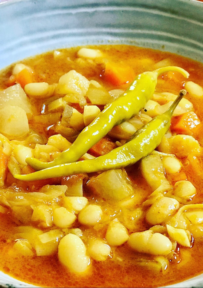 Una foto de Potaje de Alubias blancas con verduras