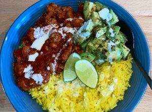 Une photo de Porc épicé à la mexicaine 🇲🇽 riz au curcuma