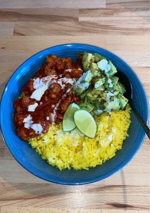 Une photo de Porc épicé à la mexicaine 🇲🇽 riz au curcuma