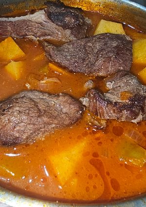 صورة لوصفة مكعبات بطاطس بصلصة الطماطم 🥔🥘