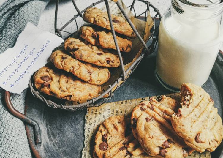 Langkah Mudah Memasak Banana Chocolate Chips Cookies #phopbylinimohd #batch18 yang Sedap