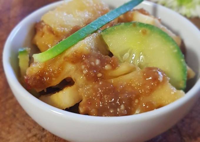 Rojak (Mixed-Fruit Salad) In Sweet & Spicy Peanut Sauce
