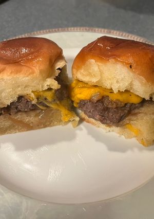 A picture of Hawaiian Roll Cheeseburger Sliders.