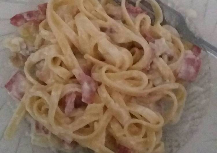 Langkah Mudah untuk Menyiapkan CREAMY FETTUCCINE ALFREDO yang Lezat Sekali